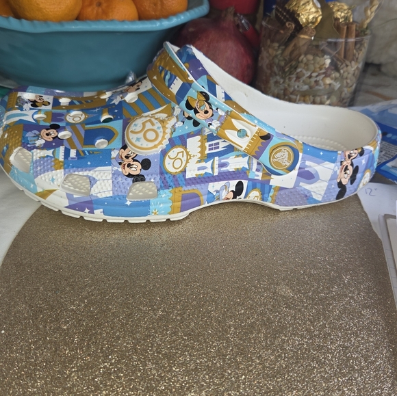 Crocs - Picture 2 of 7